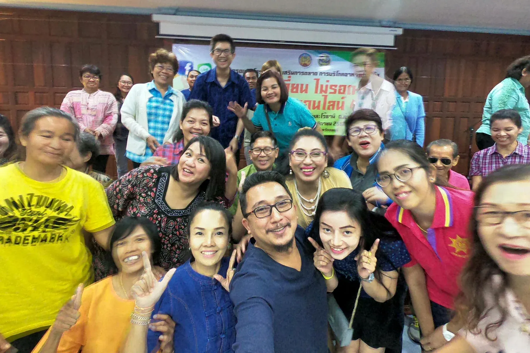 บรรยายโครงการ “ไม่เปลี่ยน ไม่รอด กับออนไลน์ 4.0” ระดับจังหวัด ร่วมกับสำนักงานพาณิชย์จังหวัดและ สสส.